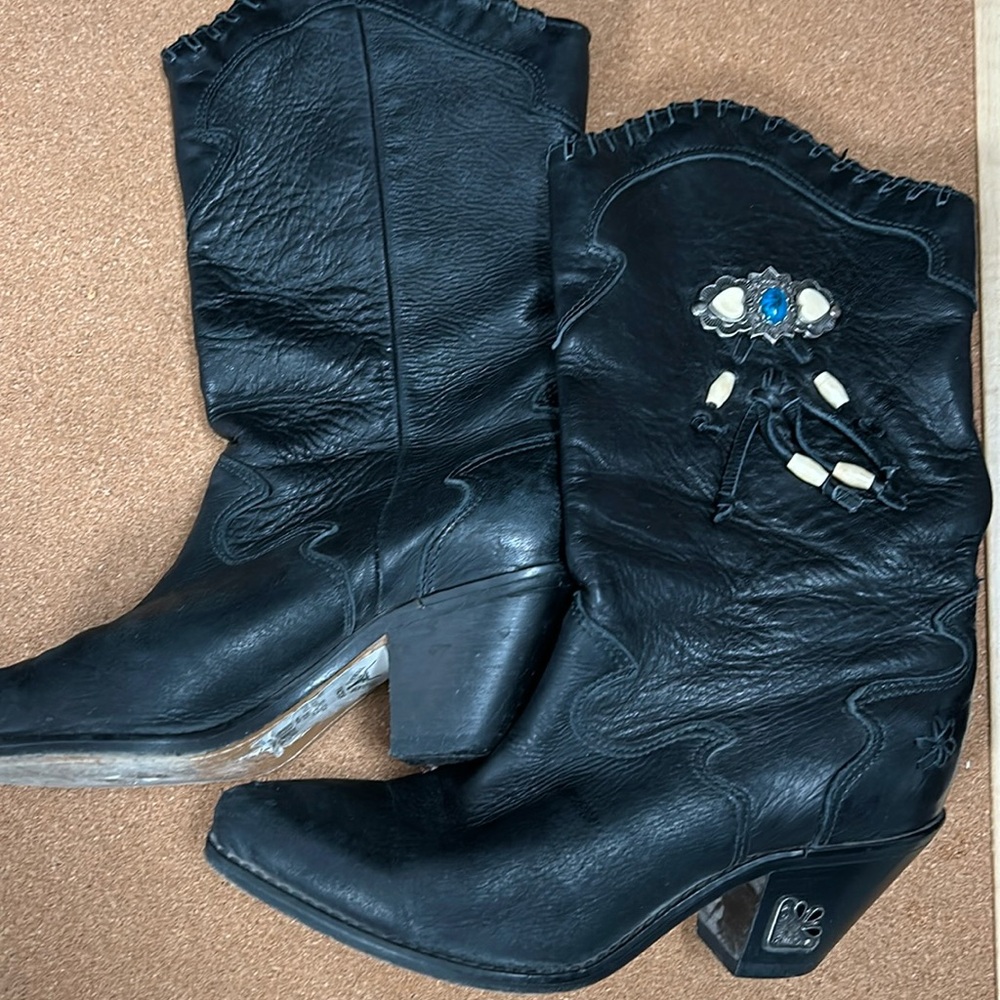 Zodiac western boots with metal accents size 6.5 pointy toe leather sole